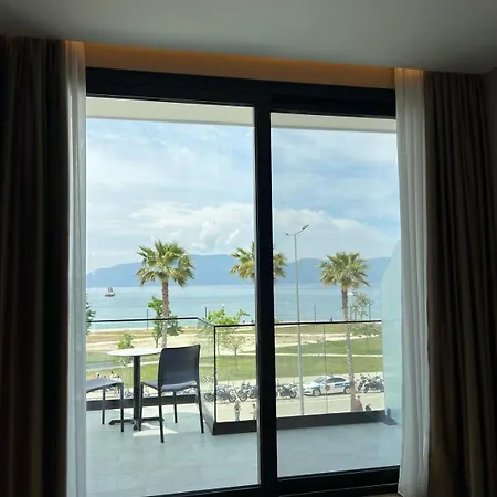 Blu בית הארחה 3*