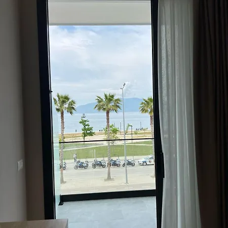 Blu בית הארחה 3*